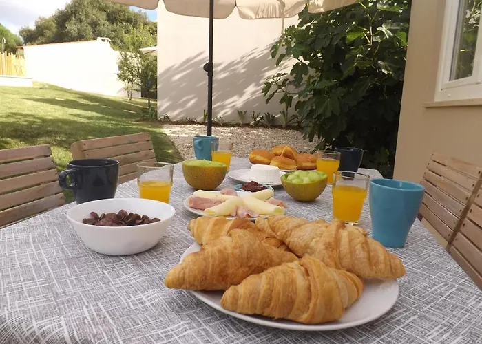 Casal Do Pinheiro בית נופש אובידוס